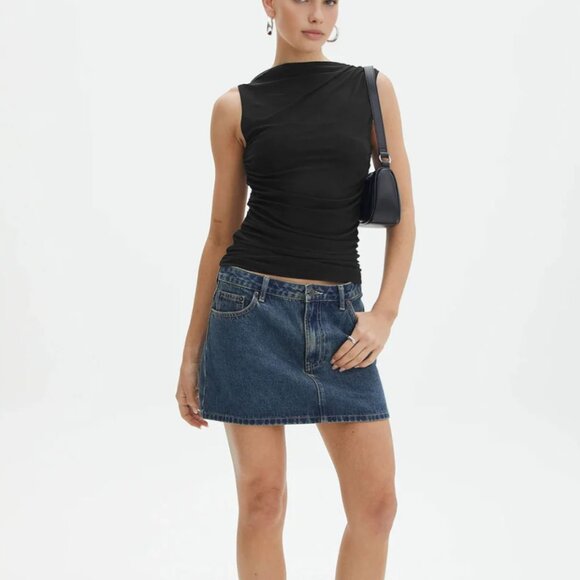 Solid Pleated Tank Top - Picture 4 of 6